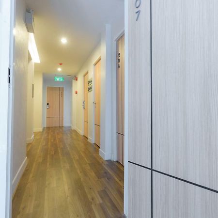 Metro Hotel Банкок Екстериор снимка