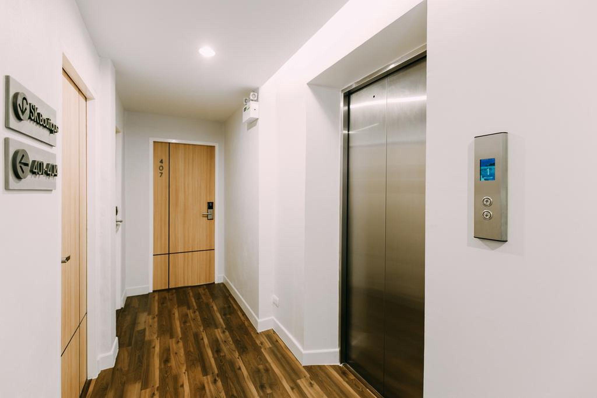 Metro Hotel Банкок Екстериор снимка